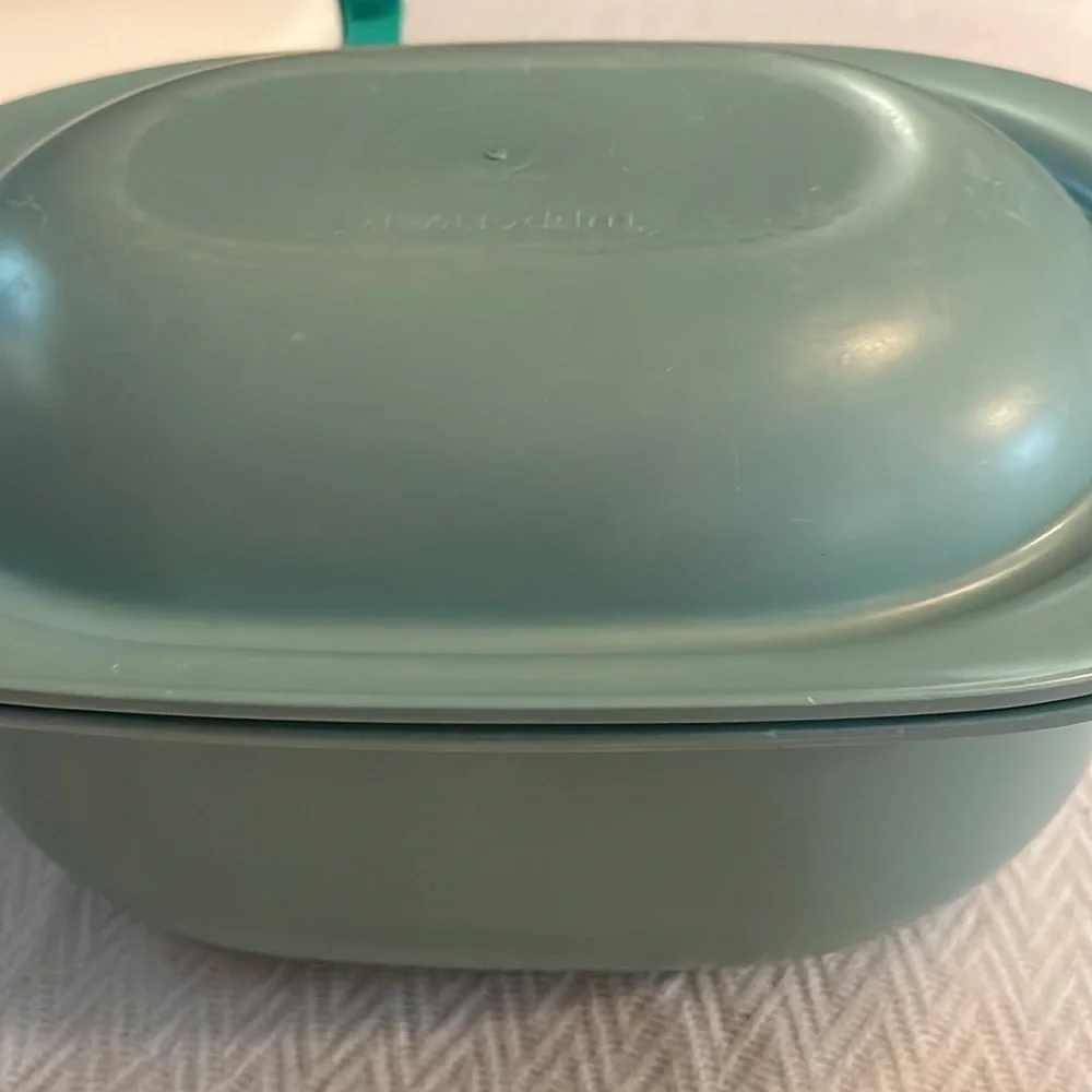 Tupperware - Picture 5 of 10